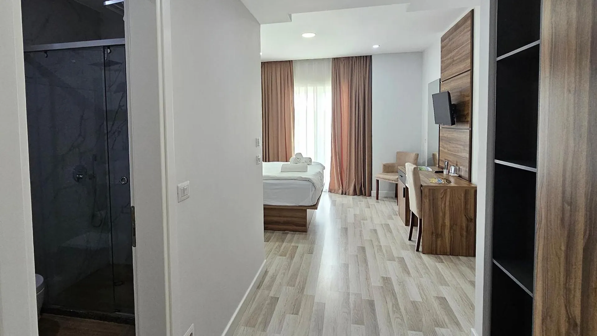 Gardenland Resort Bushat 假日公园