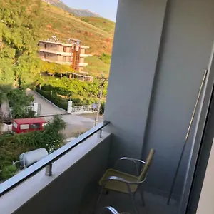 فندق Divers, Radhimë